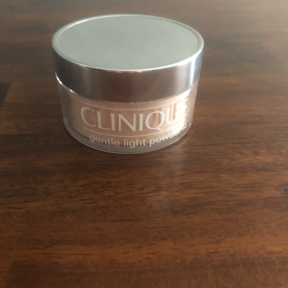 ❌❌❌SOLD❌❌❌Clinique Gentle Light Powder 03 Glow